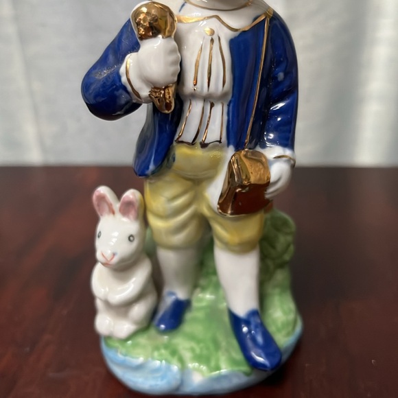 Vintage Figurine Boy with Rabbit, Gold Accents Unmarked but probably Japan - Picture 5 of 10